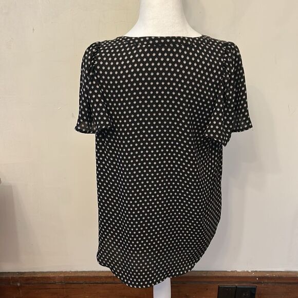 LOFT Black and White Flutter Short Sleeve Sleeve Blouse Size S EUC - Picture 5 of 9